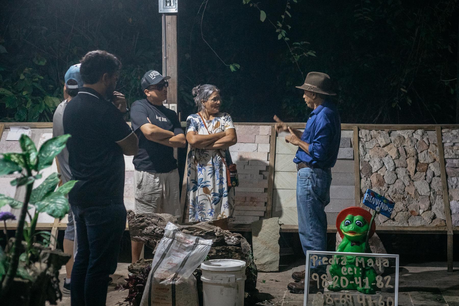 Il team in Honduras con il medico della comunità